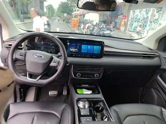 Ford Edge — Фото автомобиля 5