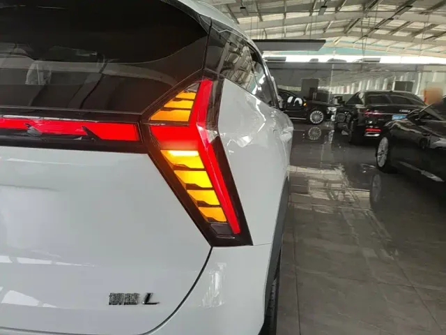 Geely Boyue L — Фото автомобиля 7