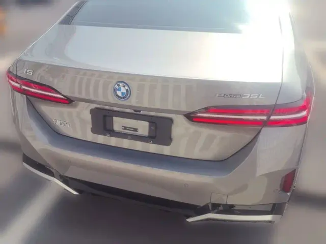BMW i5 — Фото автомобиля 7