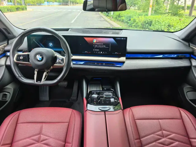 BMW 5 Series — Фото автомобиля 13