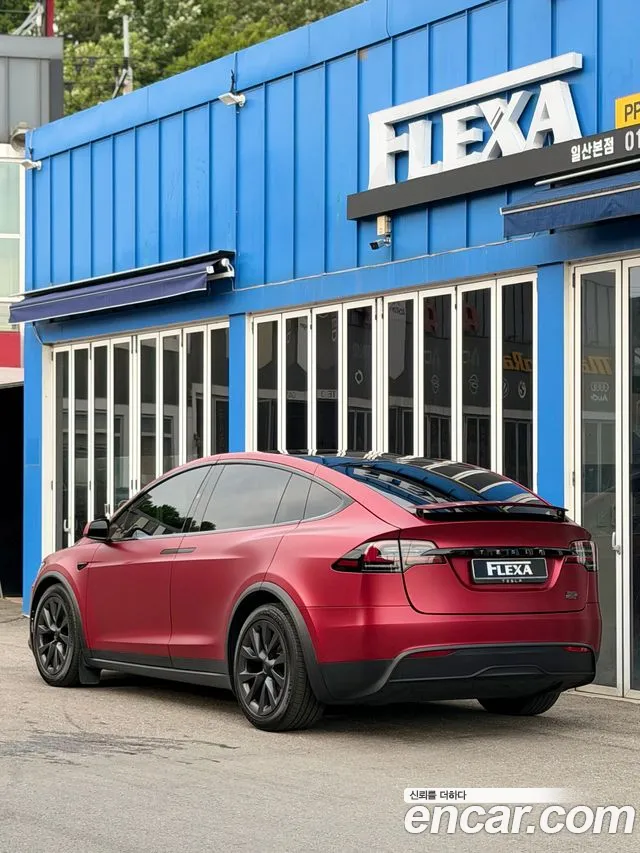 Tesla Model X — Фото автомобиля 4