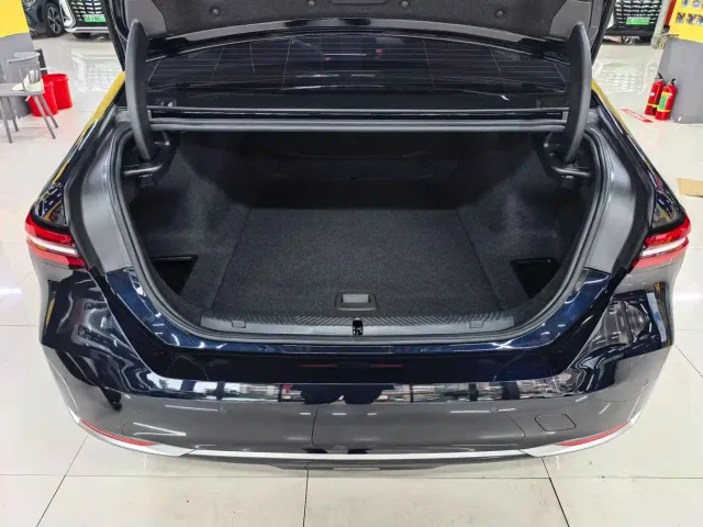 BMW i5 — Фото автомобиля 13