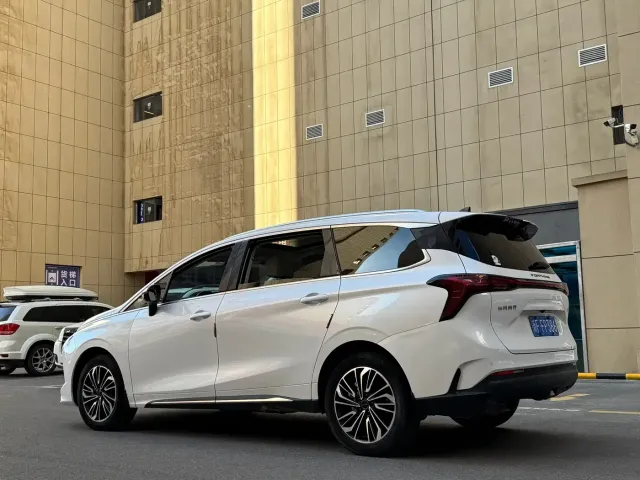Dongfeng Fengxing Fengxing Yacht 2022 1.5T DCT Chase the Wind Edition — Фото автомобиля 7