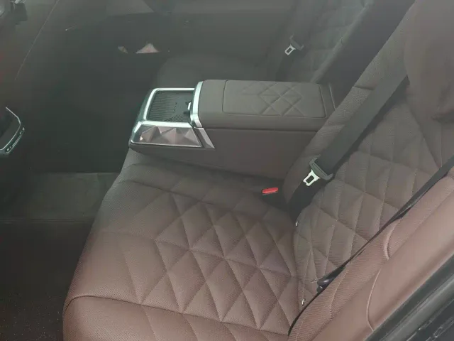 BMW 7 Series — Фото автомобиля 7