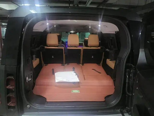 Land Rover Defender — Фото автомобиля 5