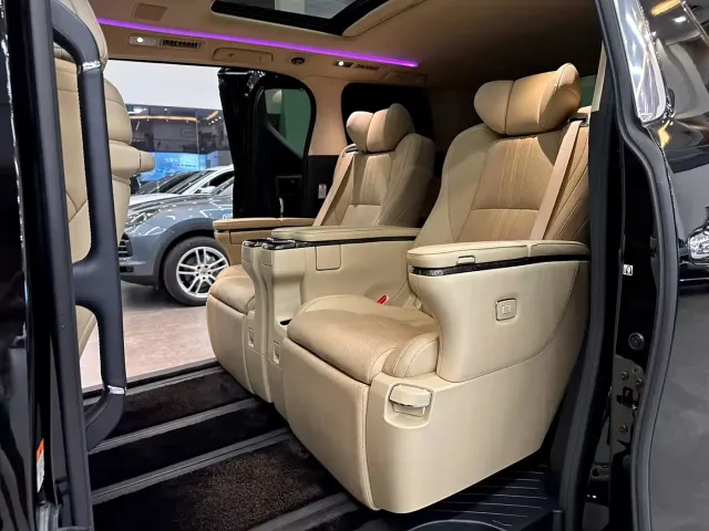 Toyota Vellfire — Фото автомобиля 6