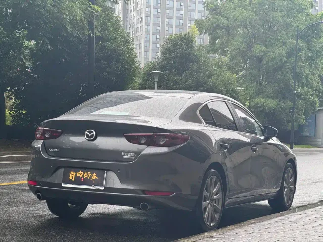 Mazda Axela — Фото автомобиля 20