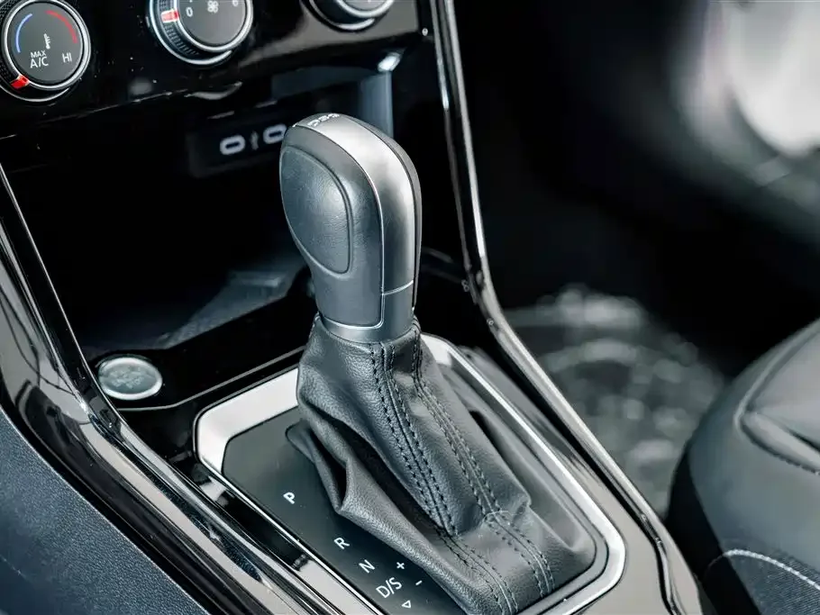Volkswagen Volkswagen T-ROC 2021 Facelift 280TSI DSG 2WD Comfort Smart Connect Edition — Фото автомобиля 14