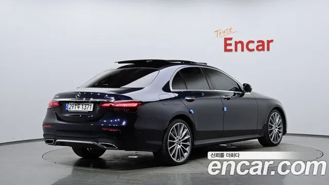 Mercedes-Benz E-Class — Фото автомобиля 2