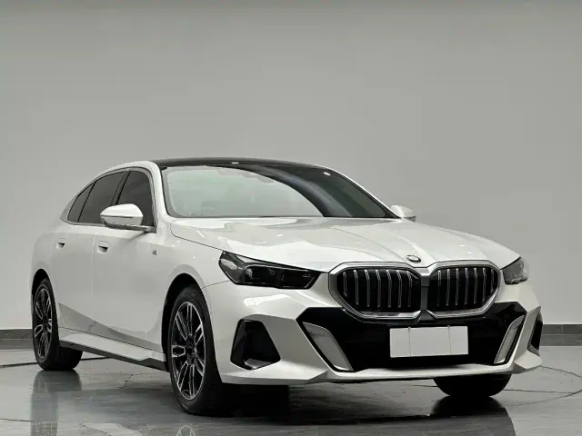 BMW 5 Series — Фото автомобиля 2