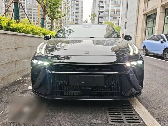 Lynk & Co 03 — Фото автомобиля 2