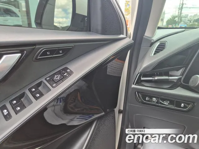 Kia Niro — Фото автомобиля 17
