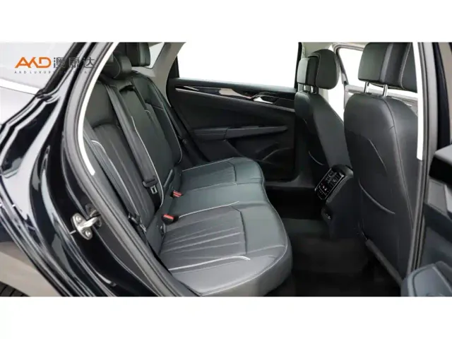 Volkswagen Passat — Фото автомобиля 8