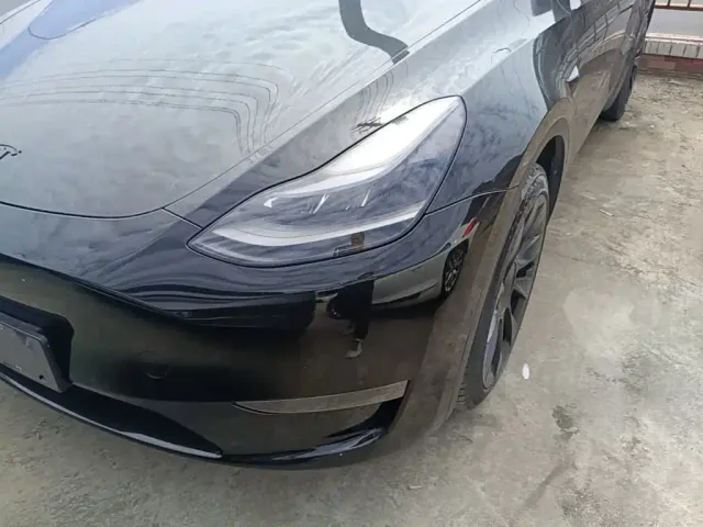 Tesla Model Y — Фото автомобиля 23
