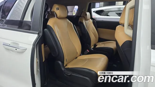 Kia Canival Carnival 4 поколение Бензин 9 мест Prestige — Фото автомобиля 11