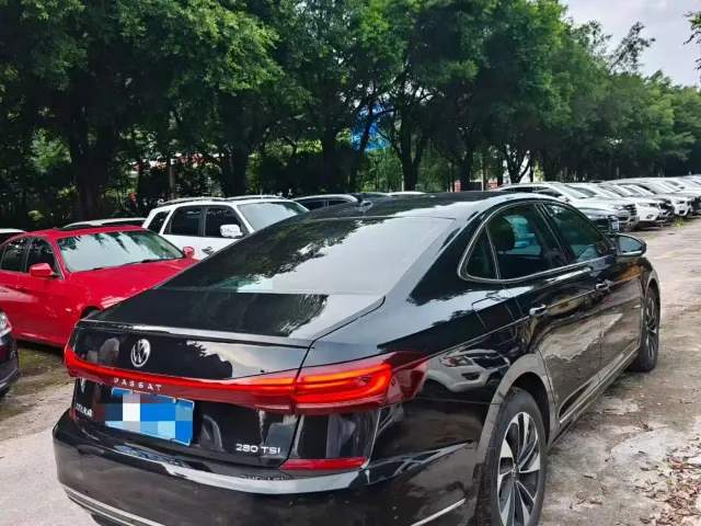 Volkswagen Passat — Фото автомобиля 8