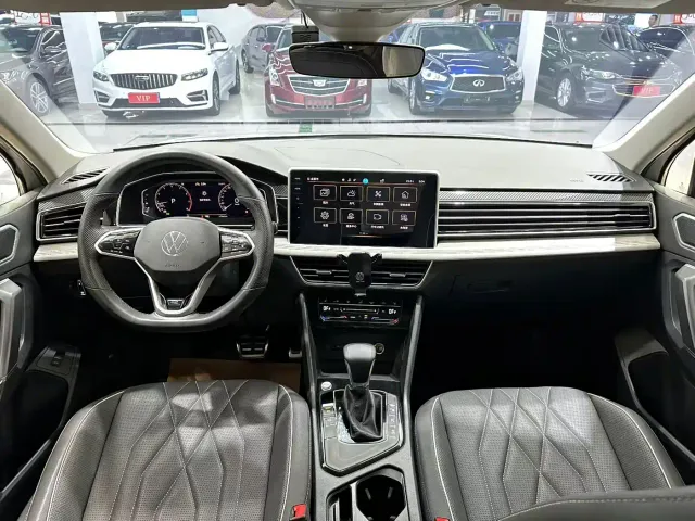 Volkswagen Tiguan L — Фото автомобиля 6