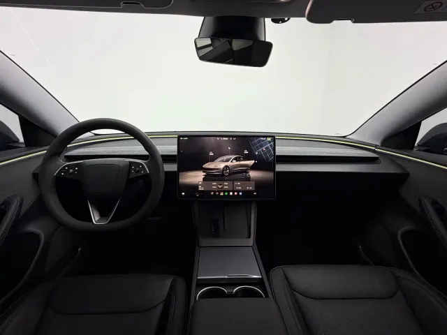 Tesla Model 3 — Фото автомобиля 9