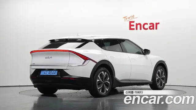 Kia EV6 — Фото автомобиля 2