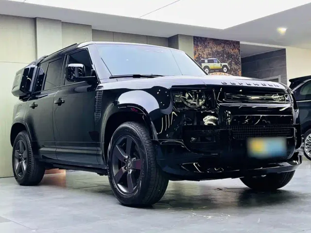 Land Rover Defender — Фото автомобиля 5