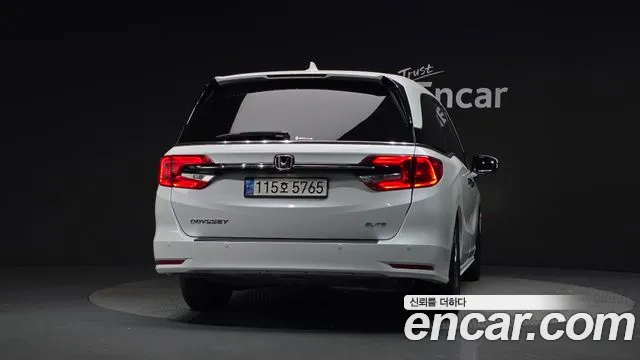 Honda Odyssey — Фото автомобиля 4