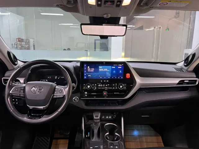 Toyota Highlander — Фото автомобиля 16