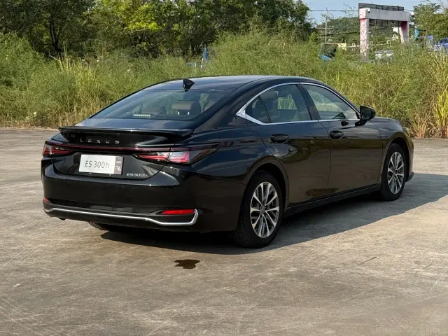 Lexus ES — Фото автомобиля 9