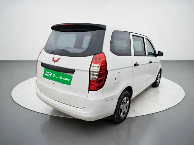 Wuling Hongguang — Фото автомобиля 6