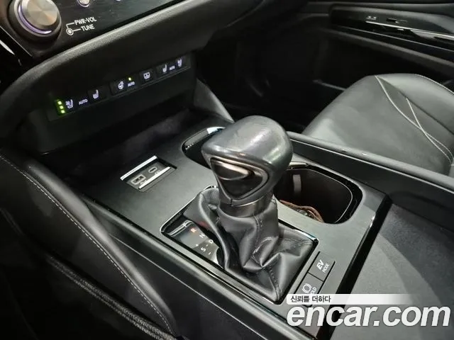 Lexus ES — Фото автомобиля 14