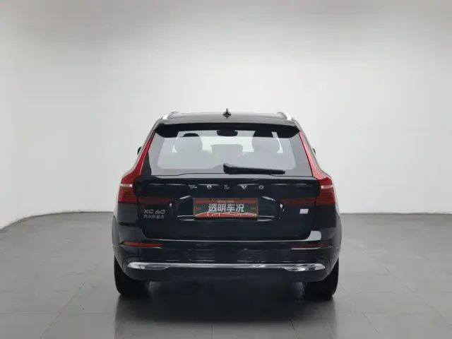 Volvo XC60 — Фото автомобиля 4