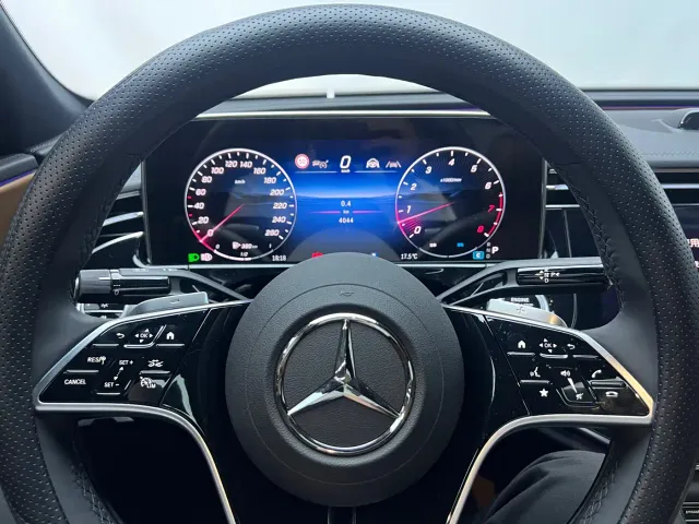 Mercedes-Benz E-Class — Фото автомобиля 14