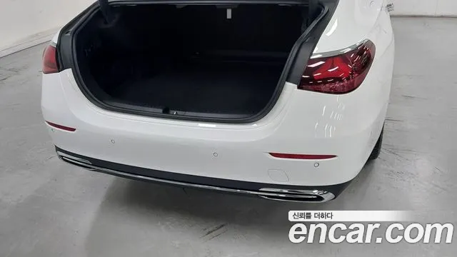 Mercedes-Benz E-Class — Фото автомобиля 11