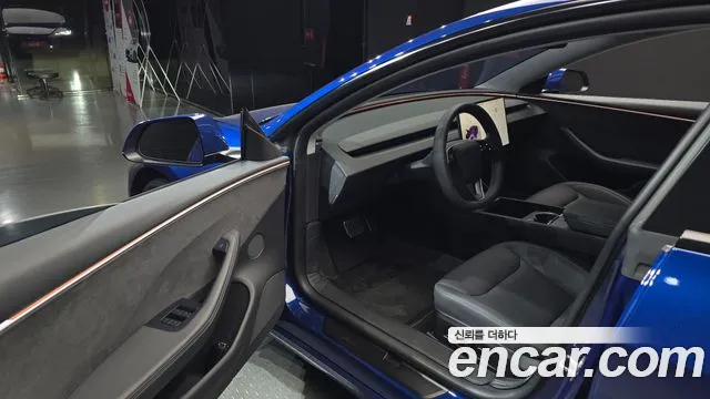 Tesla Model 3 — Фото автомобиля 10