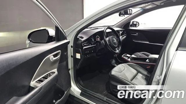 Kia Niro — Фото автомобиля 10