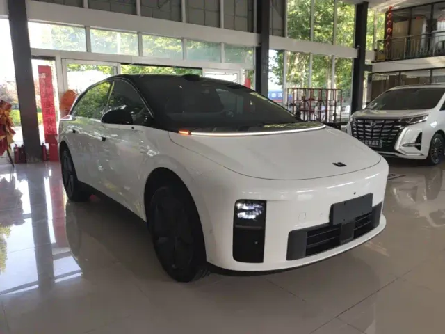 Li Auto i6 — Фото автомобиля 3