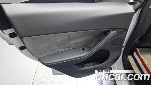 Tesla Model Y — Фото автомобиля 24