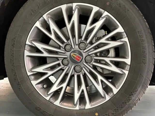 Hongqi H5 — Фото автомобиля 18