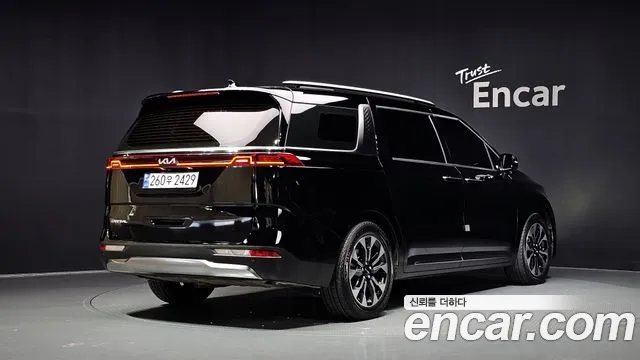 Kia Carnival Generation 4 — Фото автомобиля 2