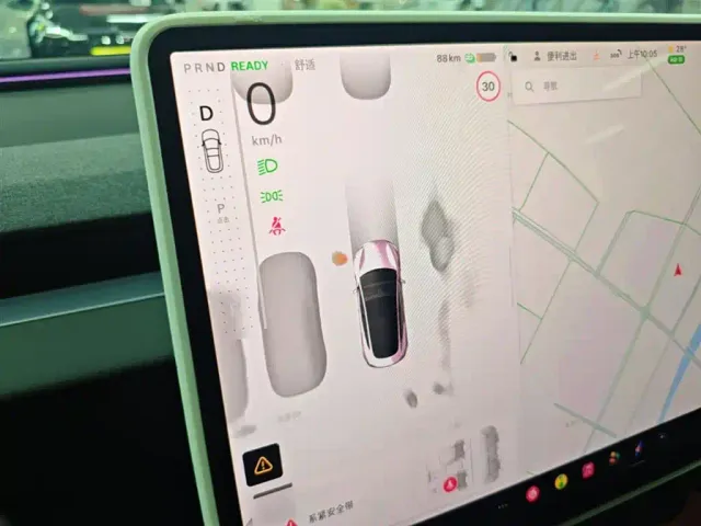 Tesla Model 3 — Фото автомобиля 13
