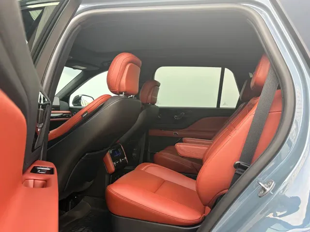 Lincoln Aviator — Фото автомобиля 13