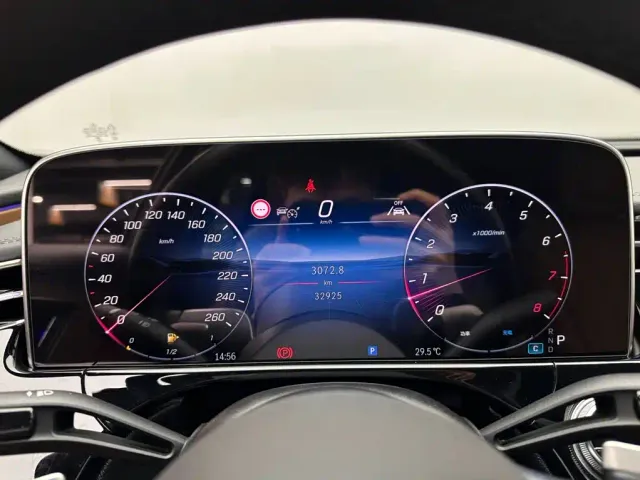 Mercedes-Benz E-Class — Фото автомобиля 14