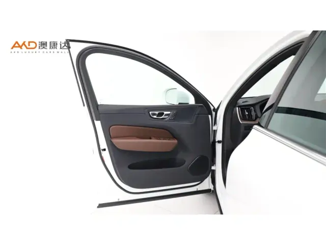 Volvo XC60 — Фото автомобиля 10