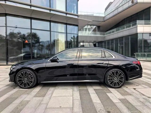 Mercedes-Benz E-Class — Фото автомобиля 3