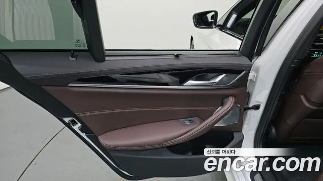 BMW 5 Series G30 — Фото автомобиля 13