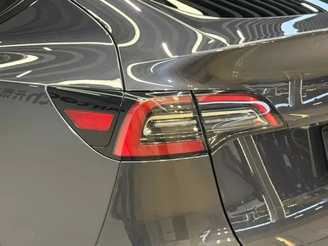 Tesla Model Y — Фото автомобиля 9
