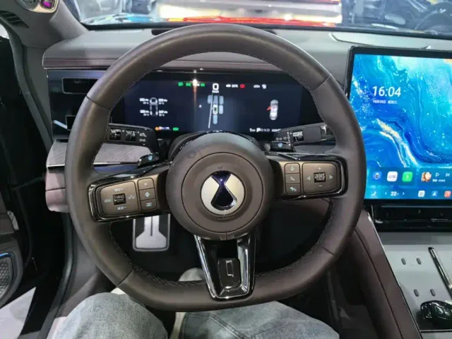 Denza Z9GT — Фото автомобиля 10