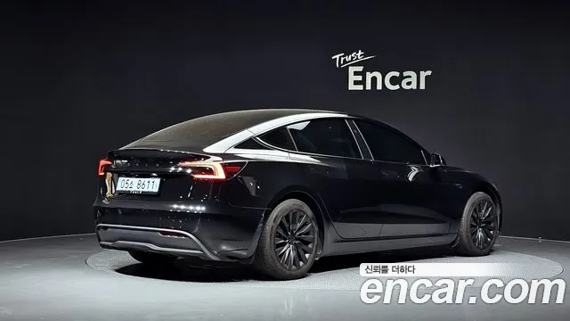 Tesla Model 3 — Фото автомобиля 2