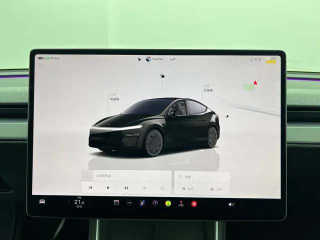 Tesla Model Y — Фото автомобиля 13