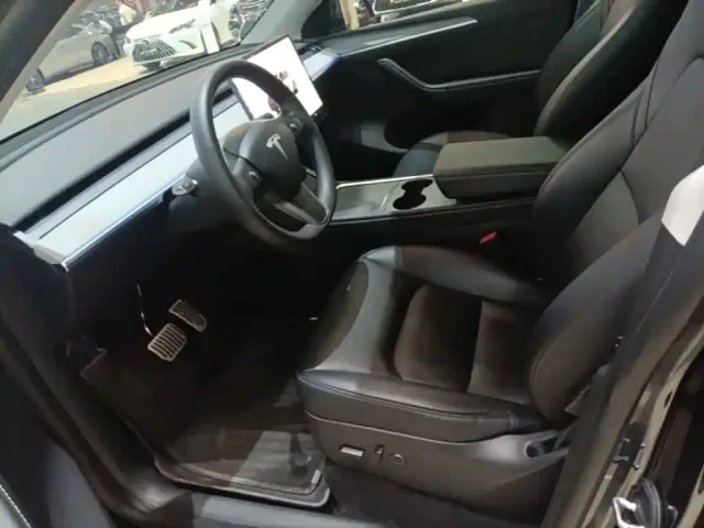 Tesla Model Y — Фото автомобиля 14