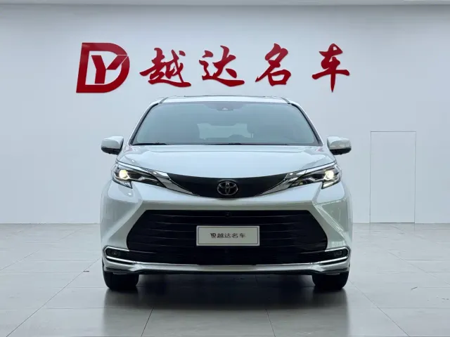 Toyota Sienna — Фото автомобиля 2